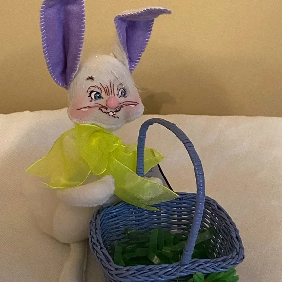ANNALEE Rabbit 6” / Basket - Picture 9 of 10